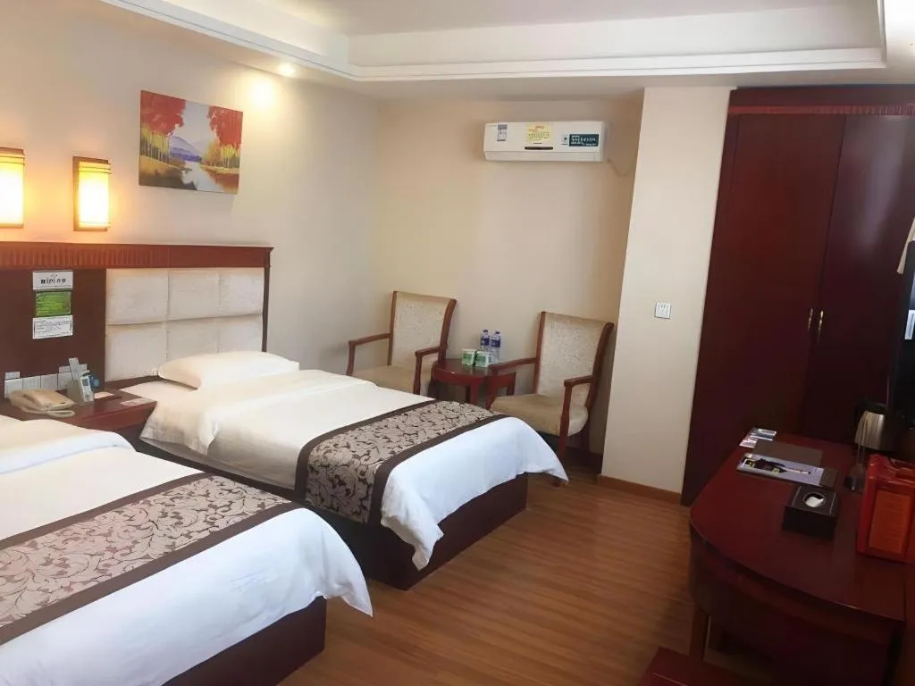Bed in GreenTree Inn Guangdong Huizhou Chenjiang Intercity Rail Station Business Hotel