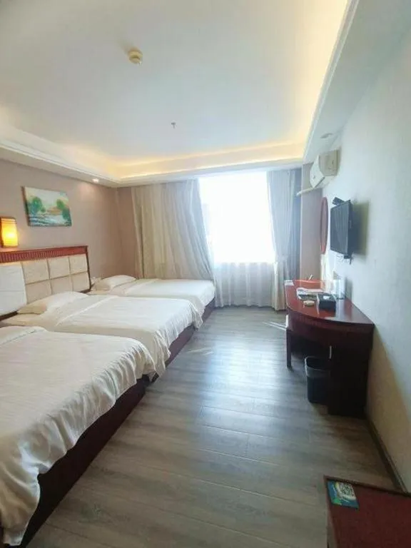 Bed in GreenTree Inn Guangdong Huizhou Chenjiang Intercity Rail Station Business Hotel