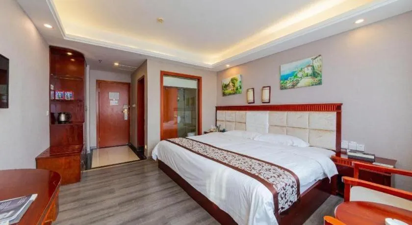 Bed in GreenTree Inn Guangdong Huizhou Chenjiang Intercity Rail Station Business Hotel