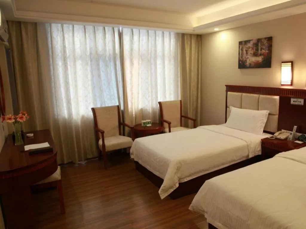 Bed in GreenTree Inn Guangdong Huizhou Chenjiang Intercity Rail Station Business Hotel