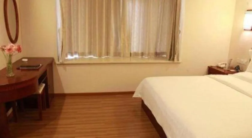 Bed in GreenTree Inn Guangdong Huizhou Chenjiang Intercity Rail Station Business Hotel