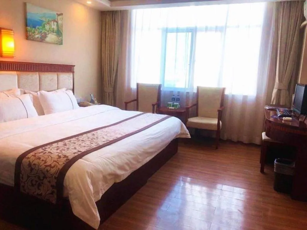 Bed in GreenTree Inn Guangdong Huizhou Chenjiang Intercity Rail Station Business Hotel