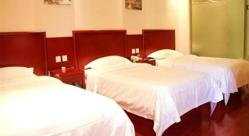 Bed in GreenTree Inn Guangdong Huizhou Chenjiang Intercity Rail Station Business Hotel