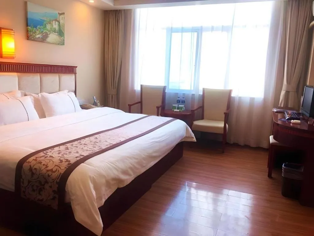 Bed in GreenTree Inn Guangdong Huizhou Chenjiang Intercity Rail Station Business Hotel