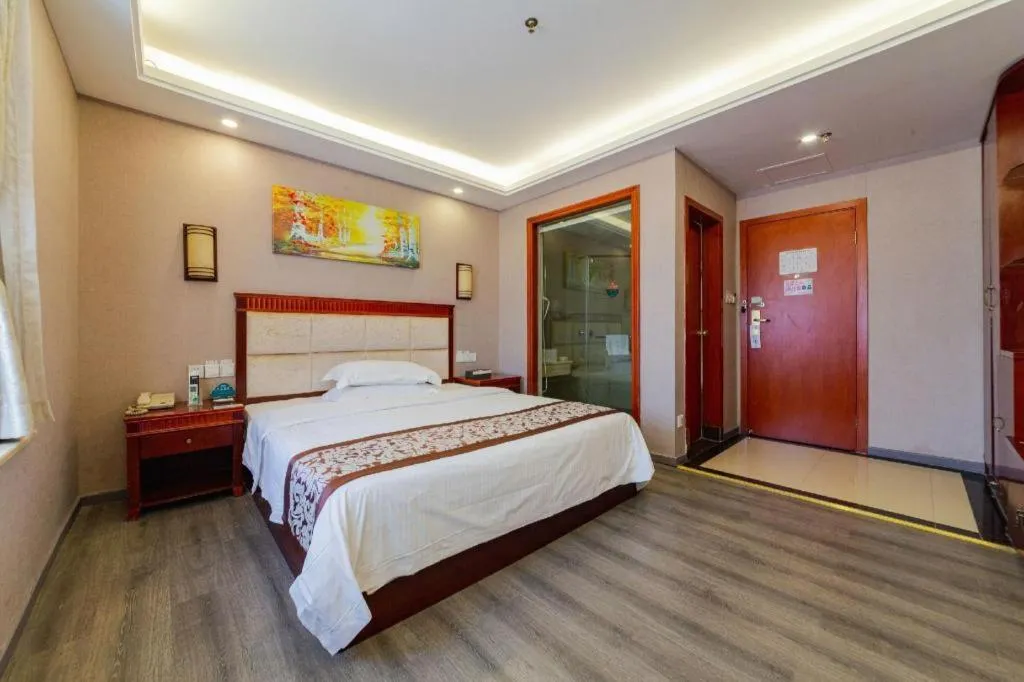 Bed in GreenTree Inn Guangdong Huizhou Chenjiang Intercity Rail Station Business Hotel
