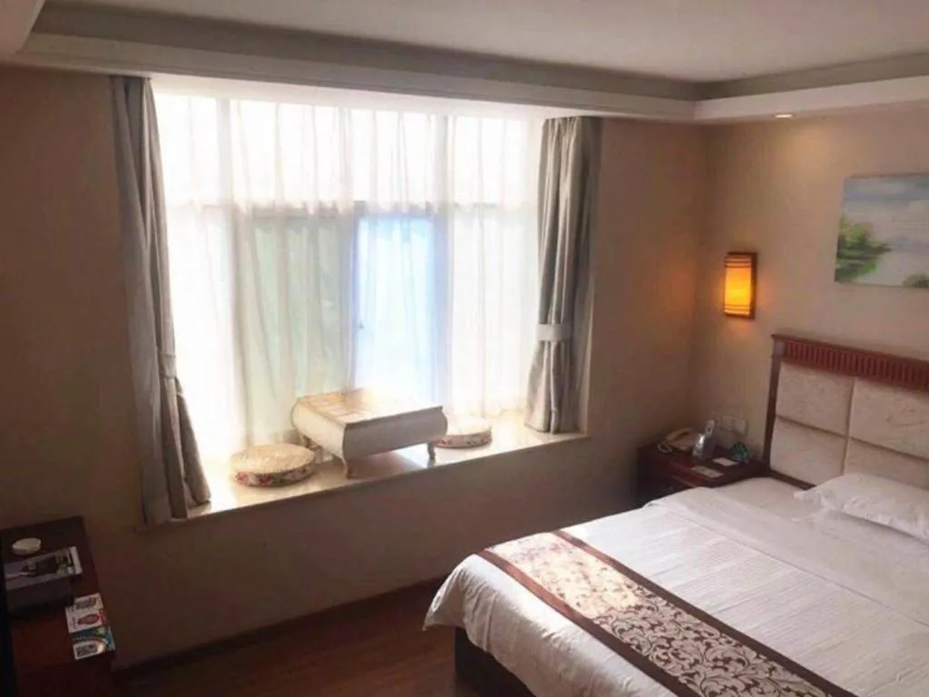 Bed in GreenTree Inn Guangdong Huizhou Chenjiang Intercity Rail Station Business Hotel