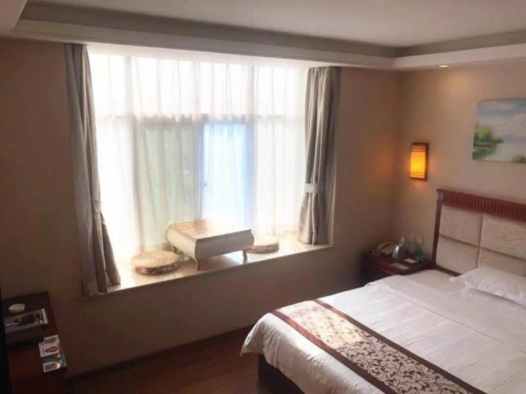 Bed in GreenTree Inn Guangdong Huizhou Chenjiang Intercity Rail Station Business Hotel
