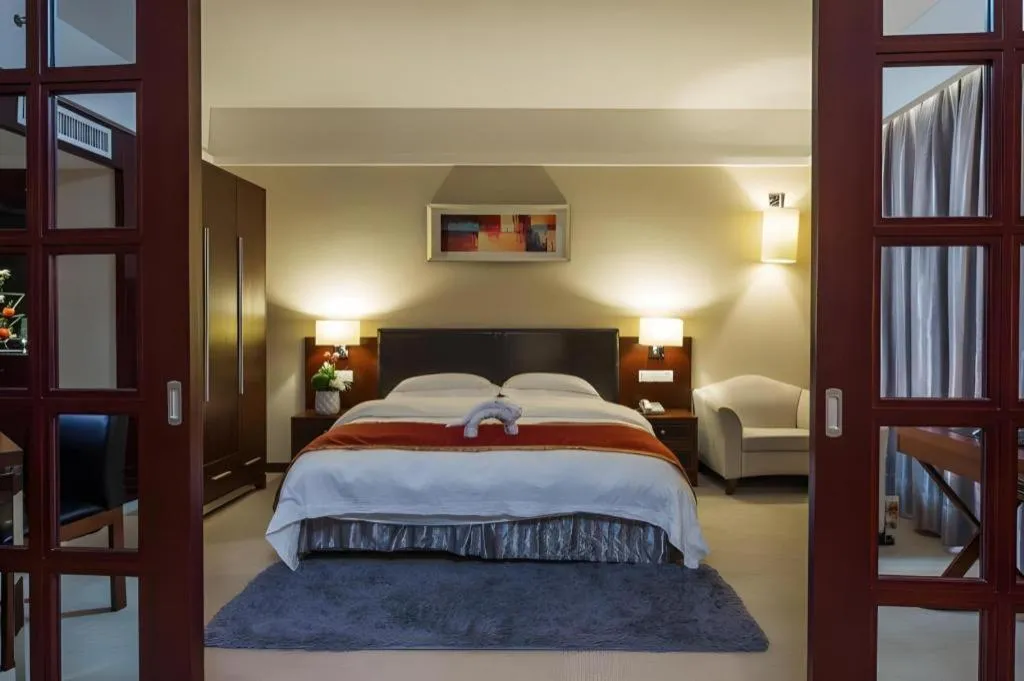 Bed in Shantou Golden Gulf Hotel