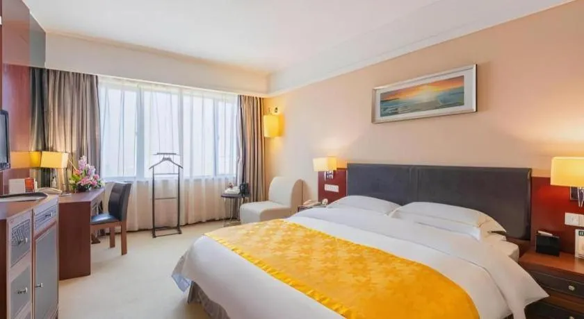 Bed in Shantou Golden Gulf Hotel
