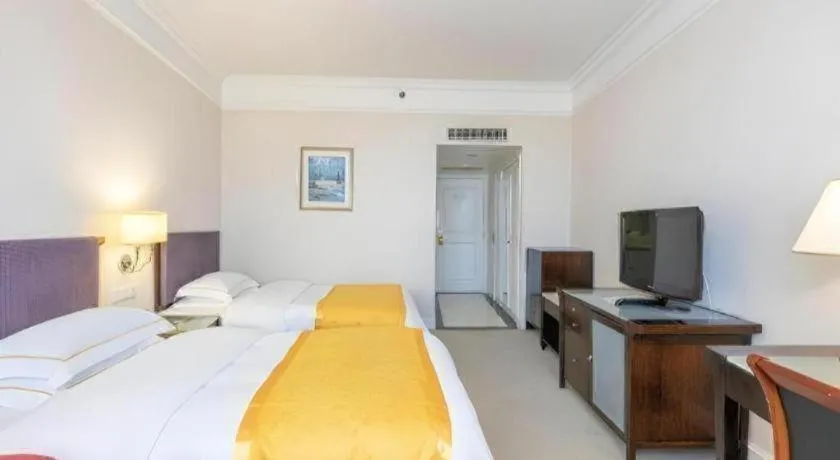 Bed in Shantou Golden Gulf Hotel