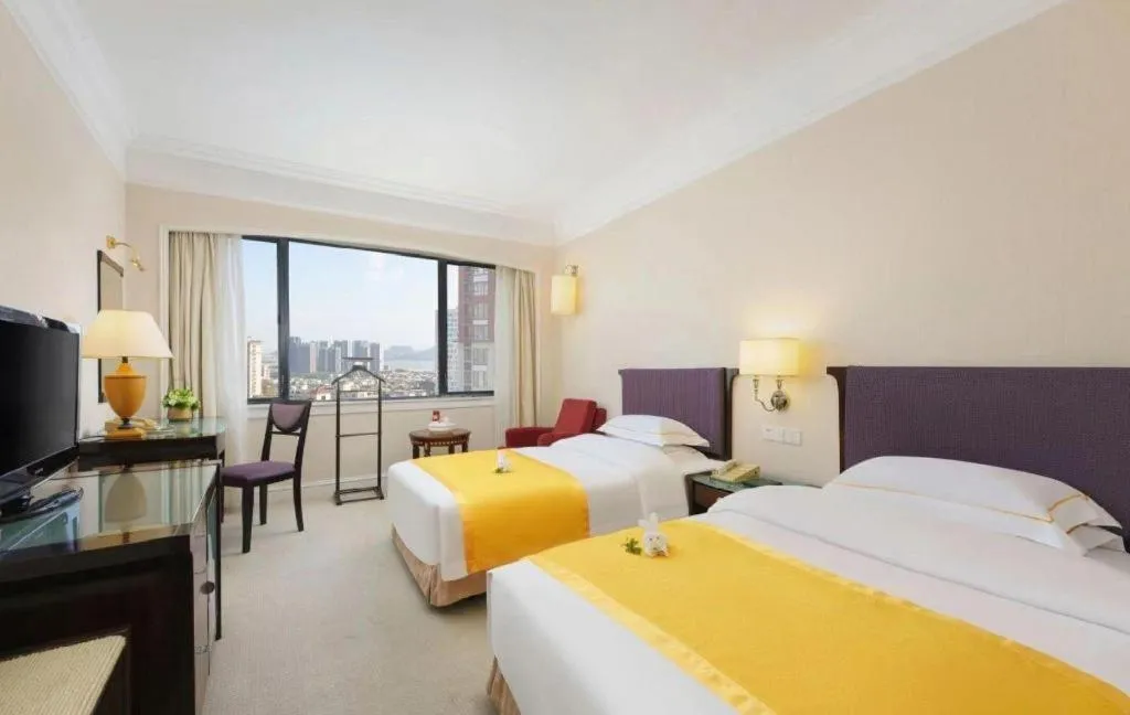 Bed in Shantou Golden Gulf Hotel