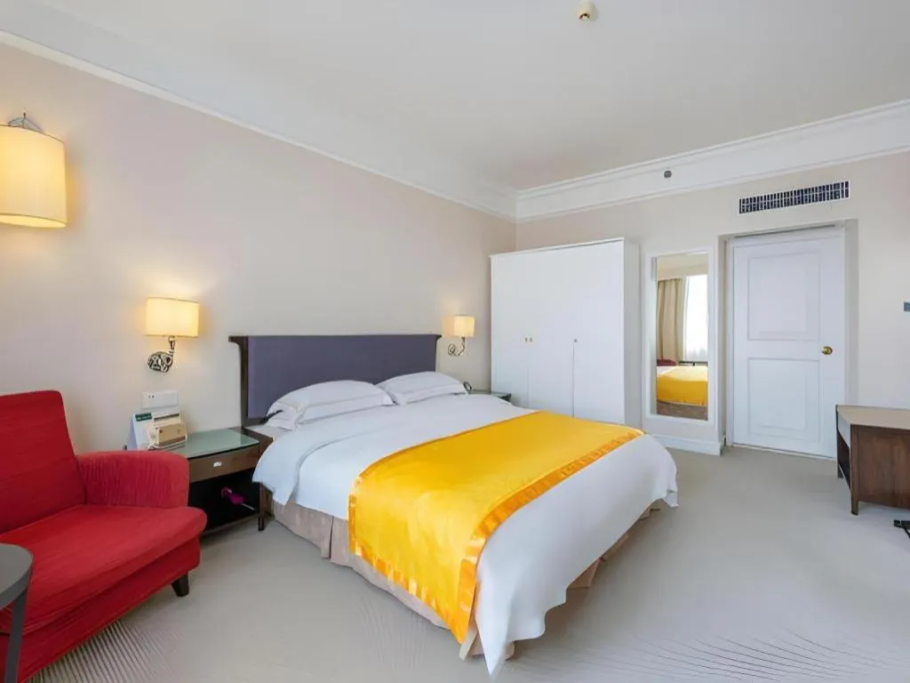 Bed in Shantou Golden Gulf Hotel