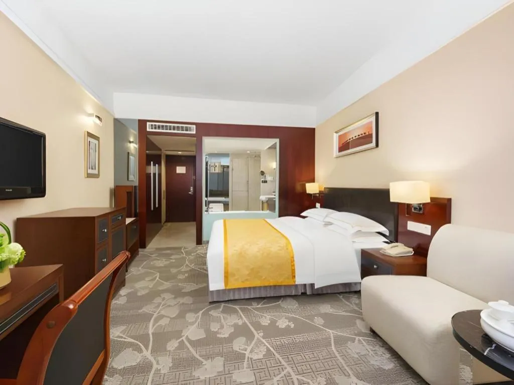 Bed in Shantou Golden Gulf Hotel