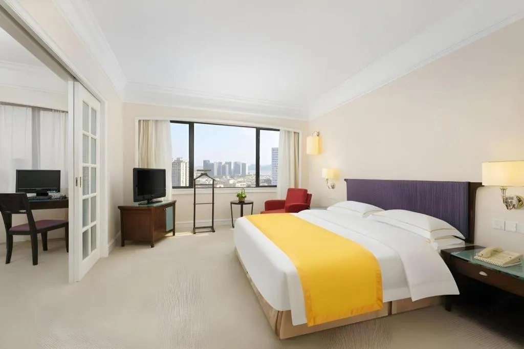 Bed in Shantou Golden Gulf Hotel