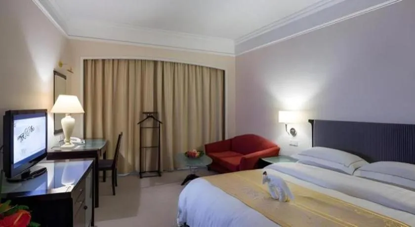 Bed in Shantou Golden Gulf Hotel