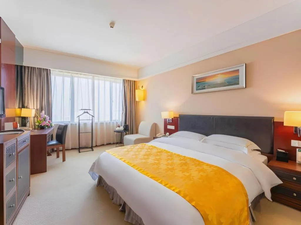 Bed in Shantou Golden Gulf Hotel