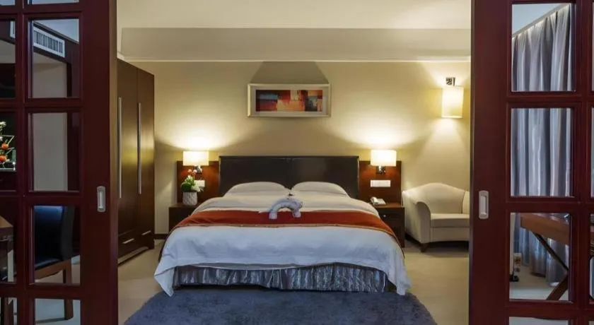 Bed in Shantou Golden Gulf Hotel