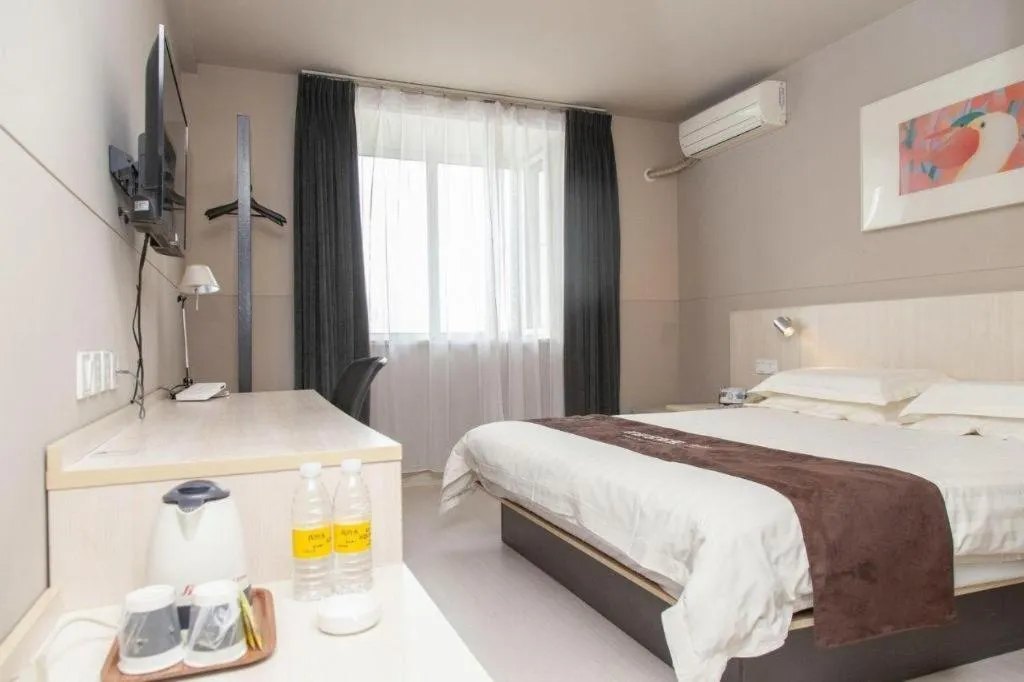 Bed in Jinjiang Inn Zhenjiang Jiangsu University Suning Plaza