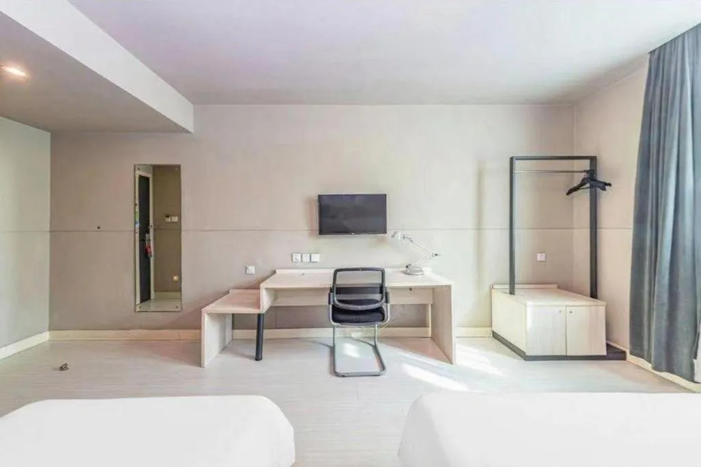 Bed in Jinjiang Inn Zhenjiang Jiangsu University Suning Plaza