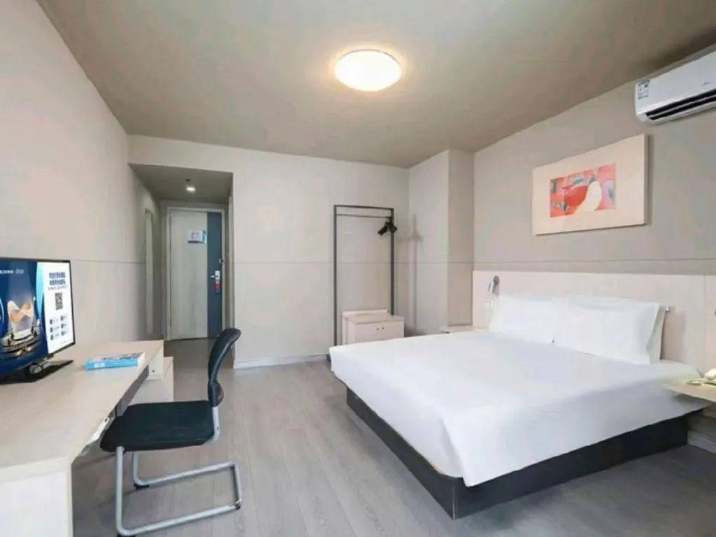 Bed in Jinjiang Inn Zhenjiang Jiangsu University Suning Plaza