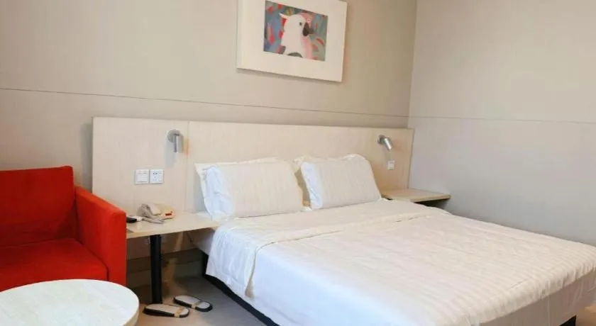 Bed in Jinjiang Inn Zhenjiang Jiangsu University Suning Plaza