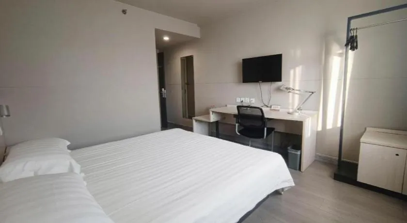 Bed in Jinjiang Inn Zhenjiang Jiangsu University Suning Plaza