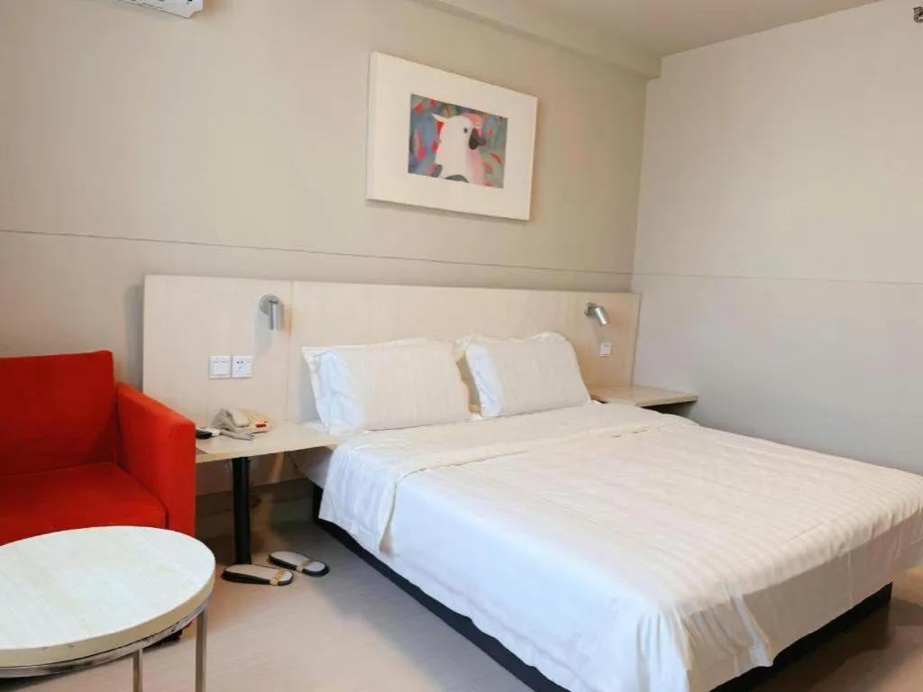 Bed in Jinjiang Inn Zhenjiang Jiangsu University Suning Plaza