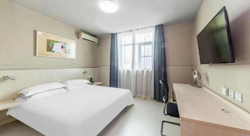 Bed in Jinjiang Inn Zhenjiang Jiangsu University Suning Plaza