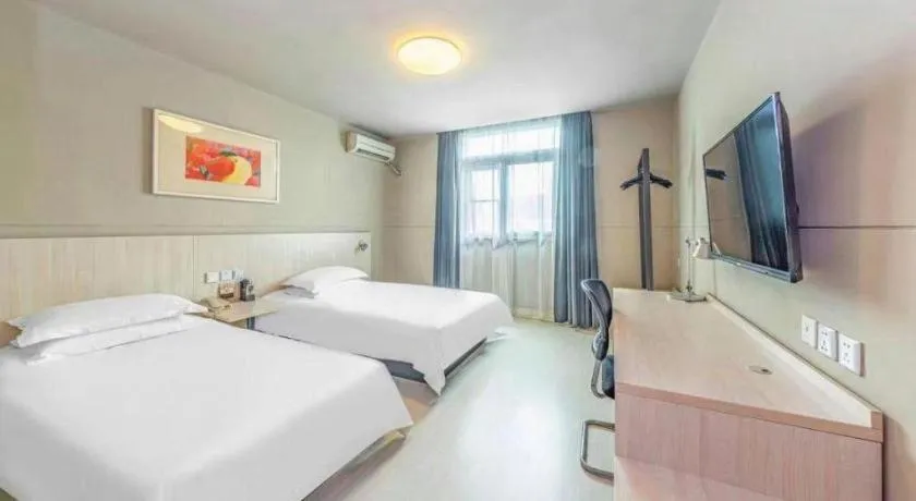 Bed in Jinjiang Inn Zhenjiang Jiangsu University Suning Plaza