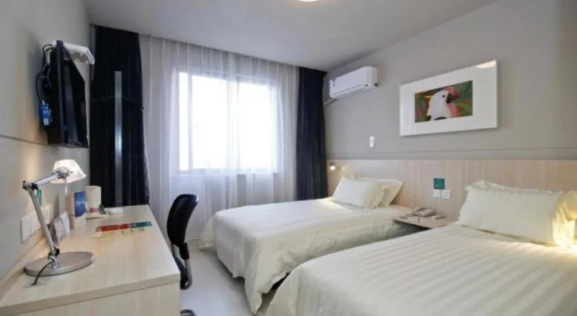 Bed in Jinjiang Inn Zhenjiang Jiangsu University Suning Plaza
