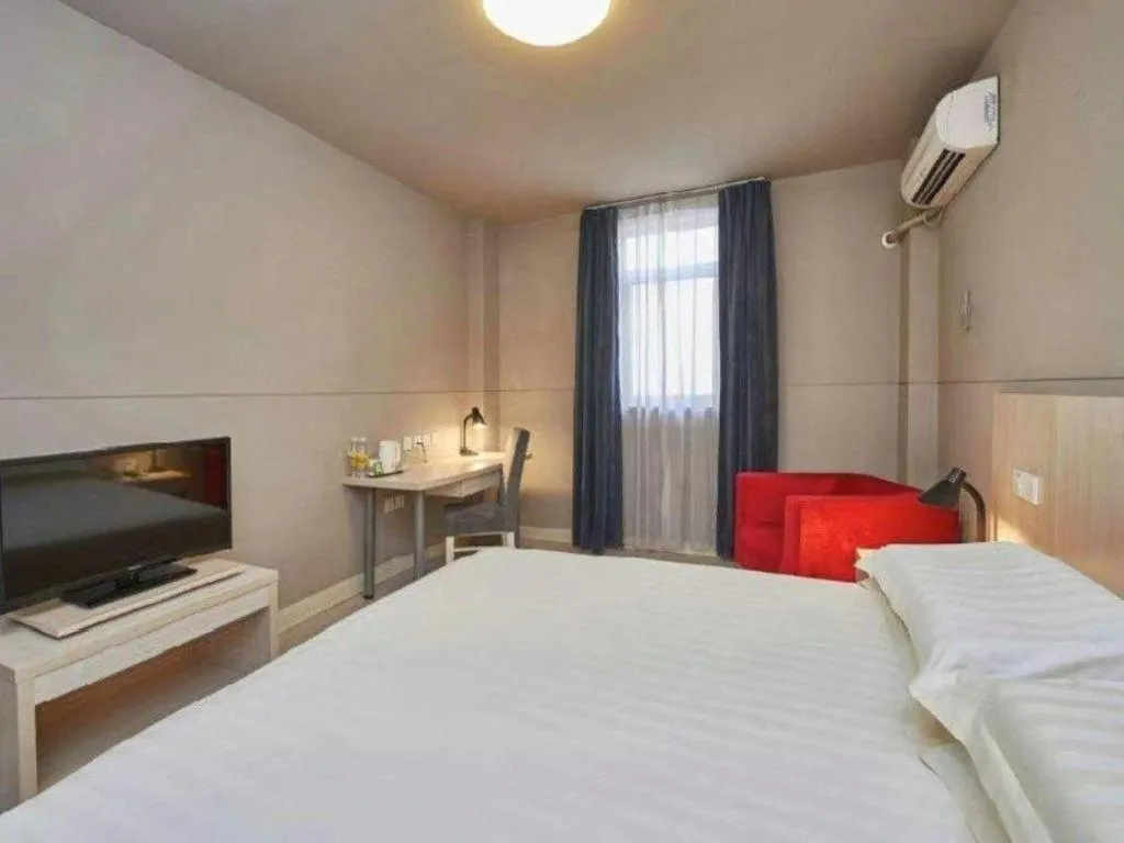 Bed in Jinjiang Inn Zhenjiang Jiangsu University Suning Plaza