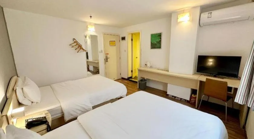 Bed in 7 Days Inn Guangzhou Zoo Huanghuagang Metro Station