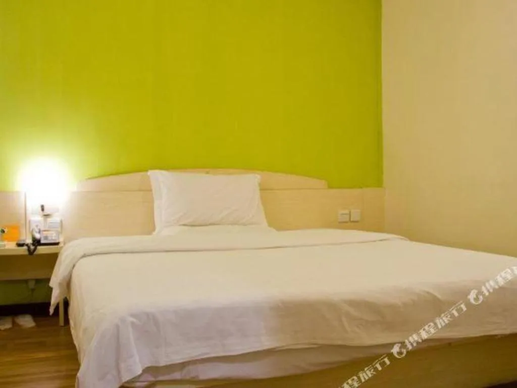 Bed in 7 Days Inn Guangzhou Zoo Huanghuagang Metro Station