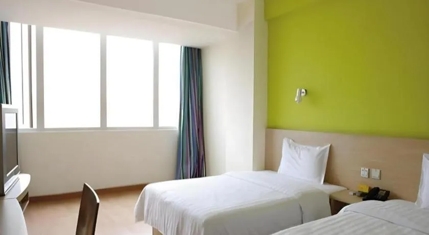 Bed in 7 Days Inn Guangzhou Zoo Huanghuagang Metro Station