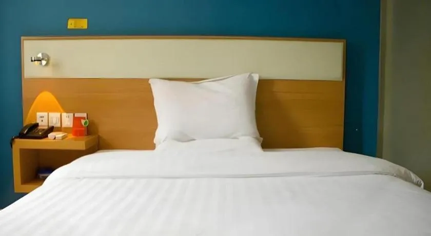 Bed in 7 Days Inn Guangzhou Zoo Huanghuagang Metro Station