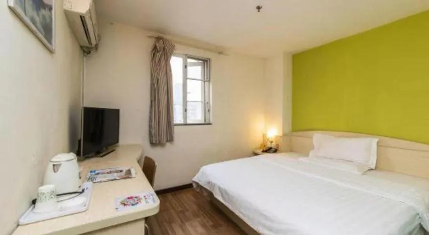 Bed in 7 Days Inn Guangzhou Zoo Huanghuagang Metro Station