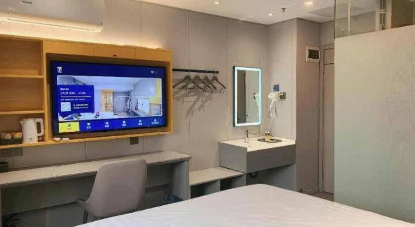Bed in 7 Days Inn Guangzhou Zoo Huanghuagang Metro Station