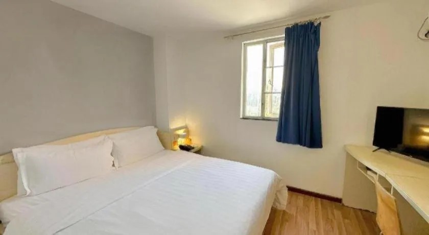 Bed in 7 Days Inn Guangzhou Zoo Huanghuagang Metro Station