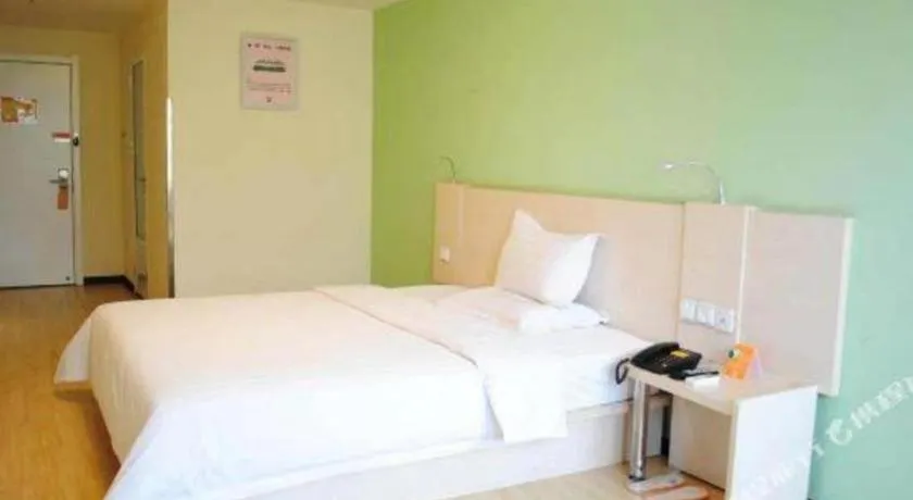 Bed in 7 Days Inn Guangzhou Zoo Huanghuagang Metro Station