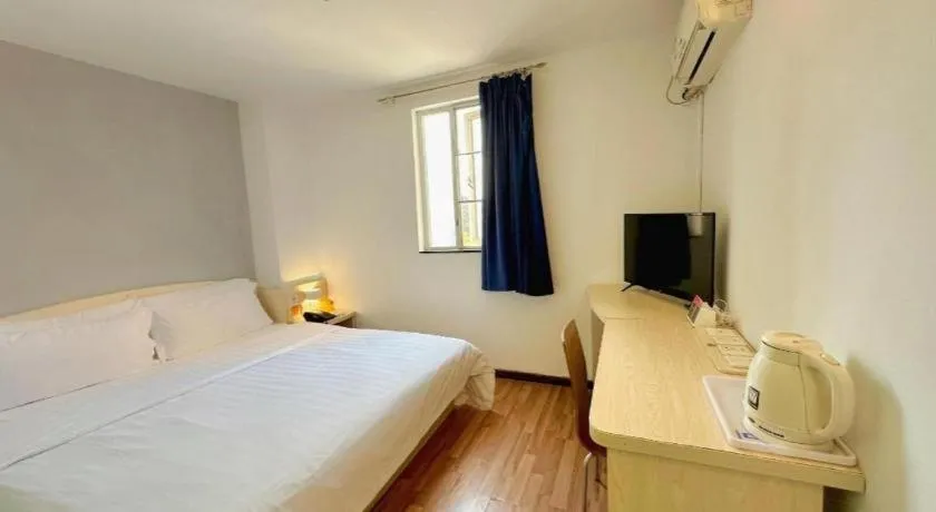 Bed in 7 Days Inn Guangzhou Zoo Huanghuagang Metro Station