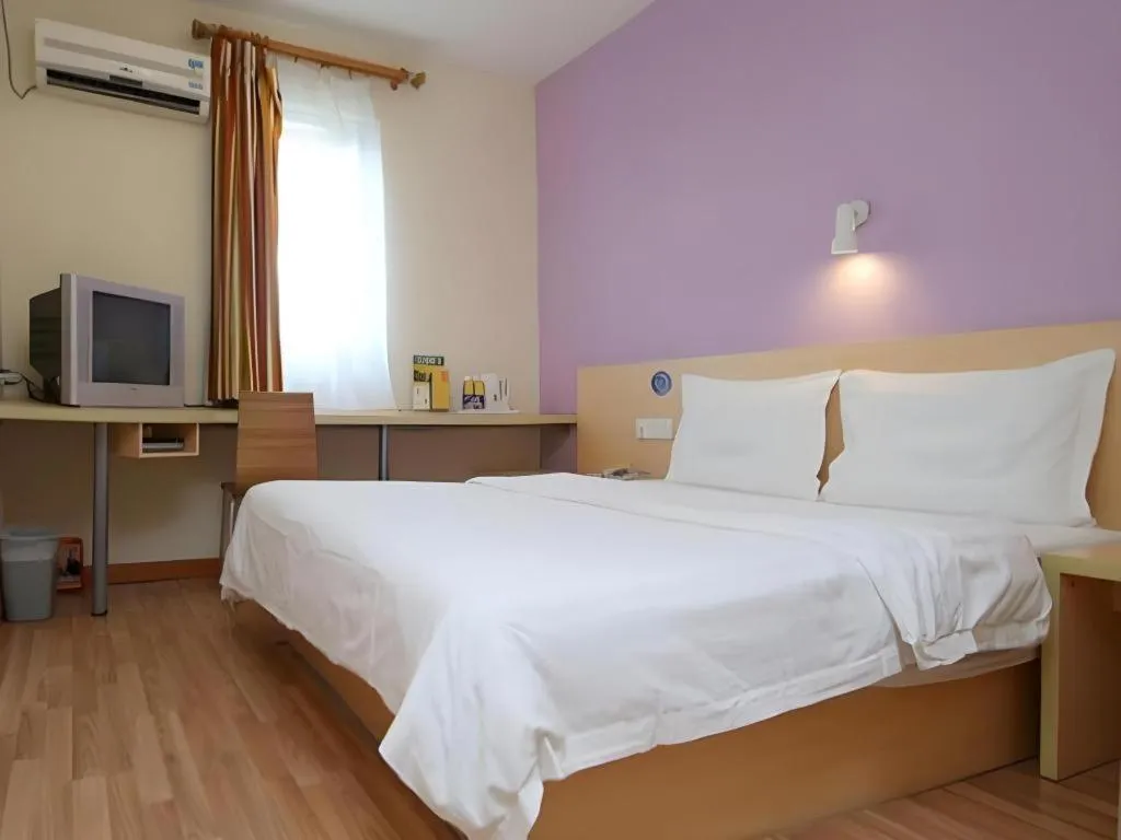 Bed in 7 Days Inn Guangzhou Zoo Huanghuagang Metro Station