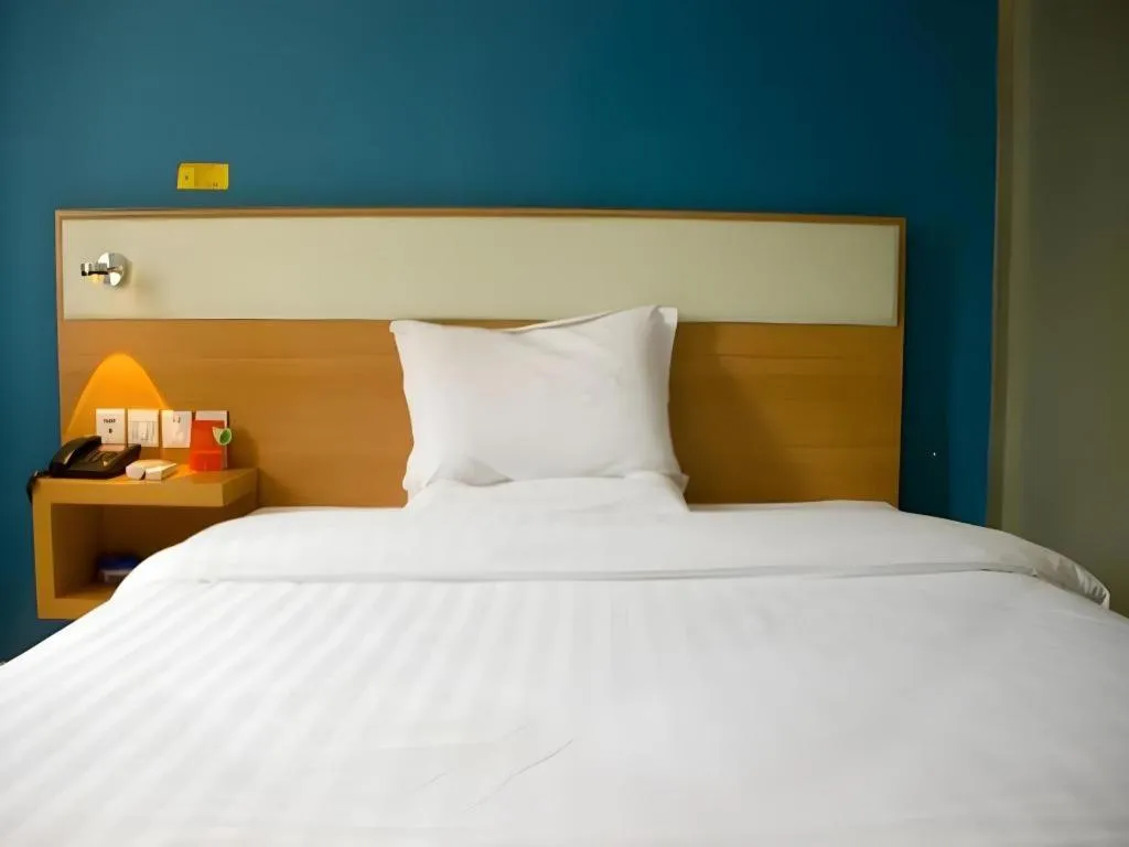 Bed in 7 Days Inn Guangzhou Zoo Huanghuagang Metro Station