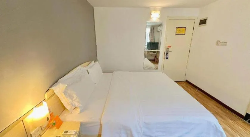 Bed in 7 Days Inn Guangzhou Zoo Huanghuagang Metro Station