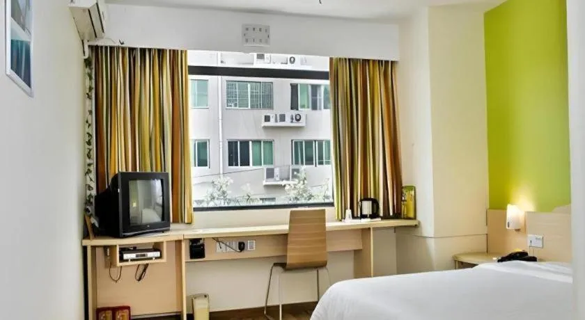 Bed in 7 Days Inn Guangzhou Zoo Huanghuagang Metro Station