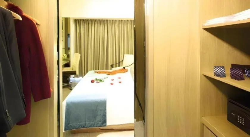 Bed in Huafa Executive Apartment Hotel Zhuhai