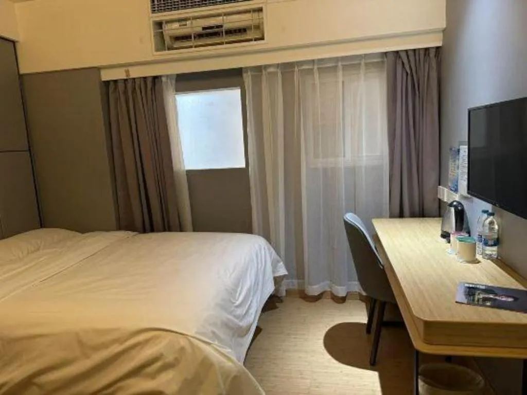 Bed in Greentree Inn Shanghai Middle Xinfu Road Huazhi Road Business Hotel