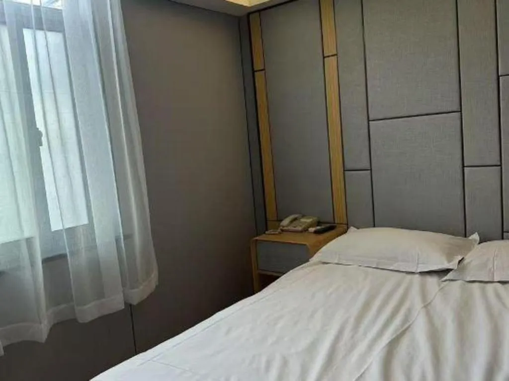 Bed in Greentree Inn Shanghai Middle Xinfu Road Huazhi Road Business Hotel