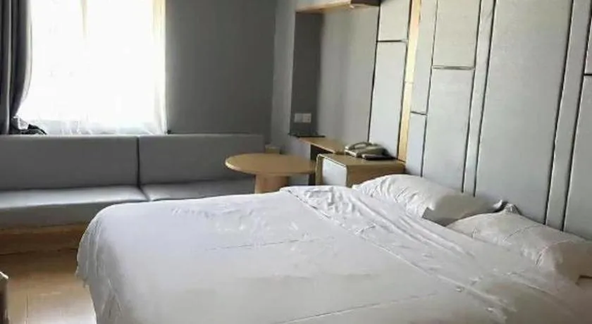 Bed in Greentree Inn Shanghai Middle Xinfu Road Huazhi Road Business Hotel