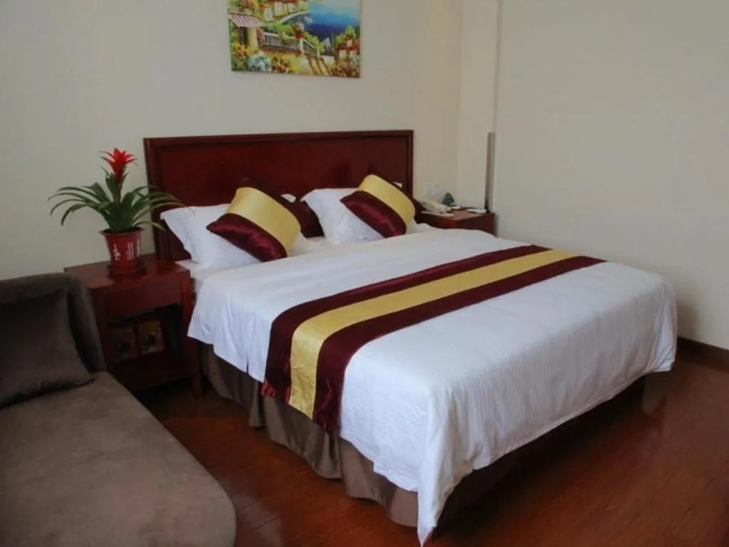 Bed in Greentree Inn Shanghai Middle Xinfu Road Huazhi Road Business Hotel