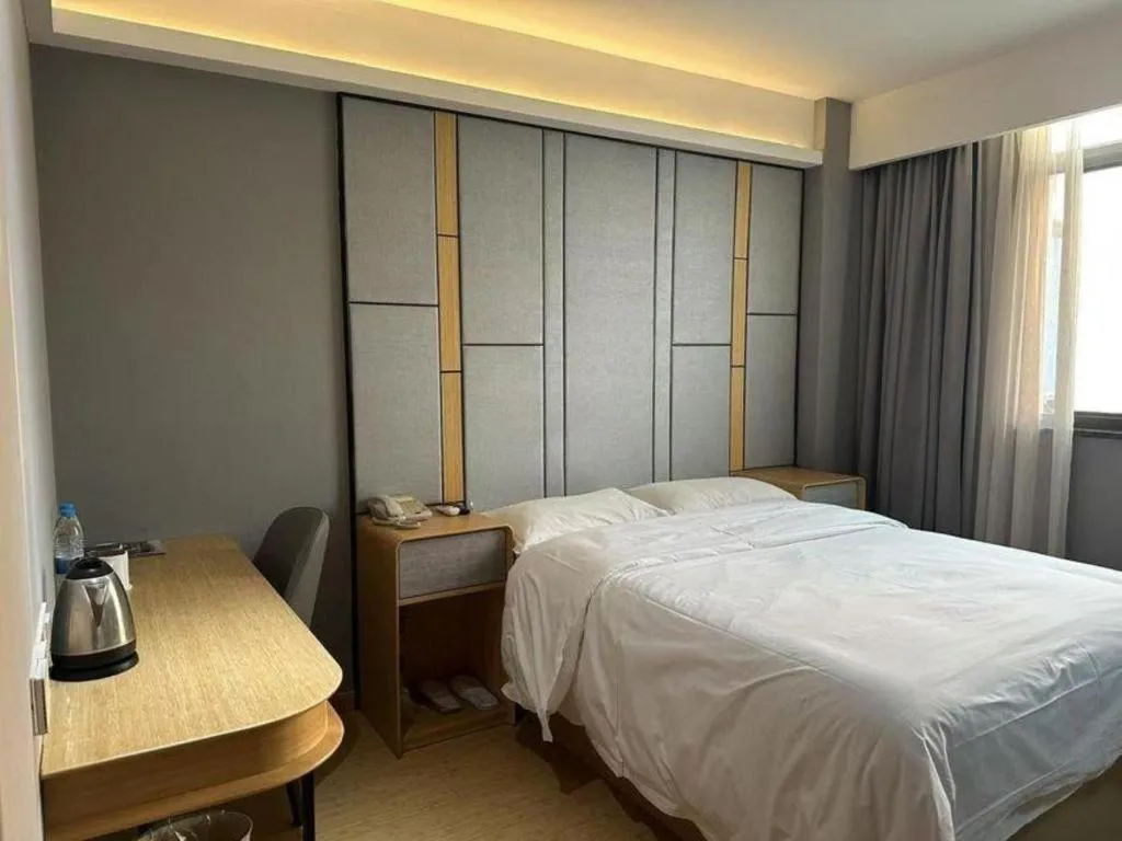 Bed in Greentree Inn Shanghai Middle Xinfu Road Huazhi Road Business Hotel